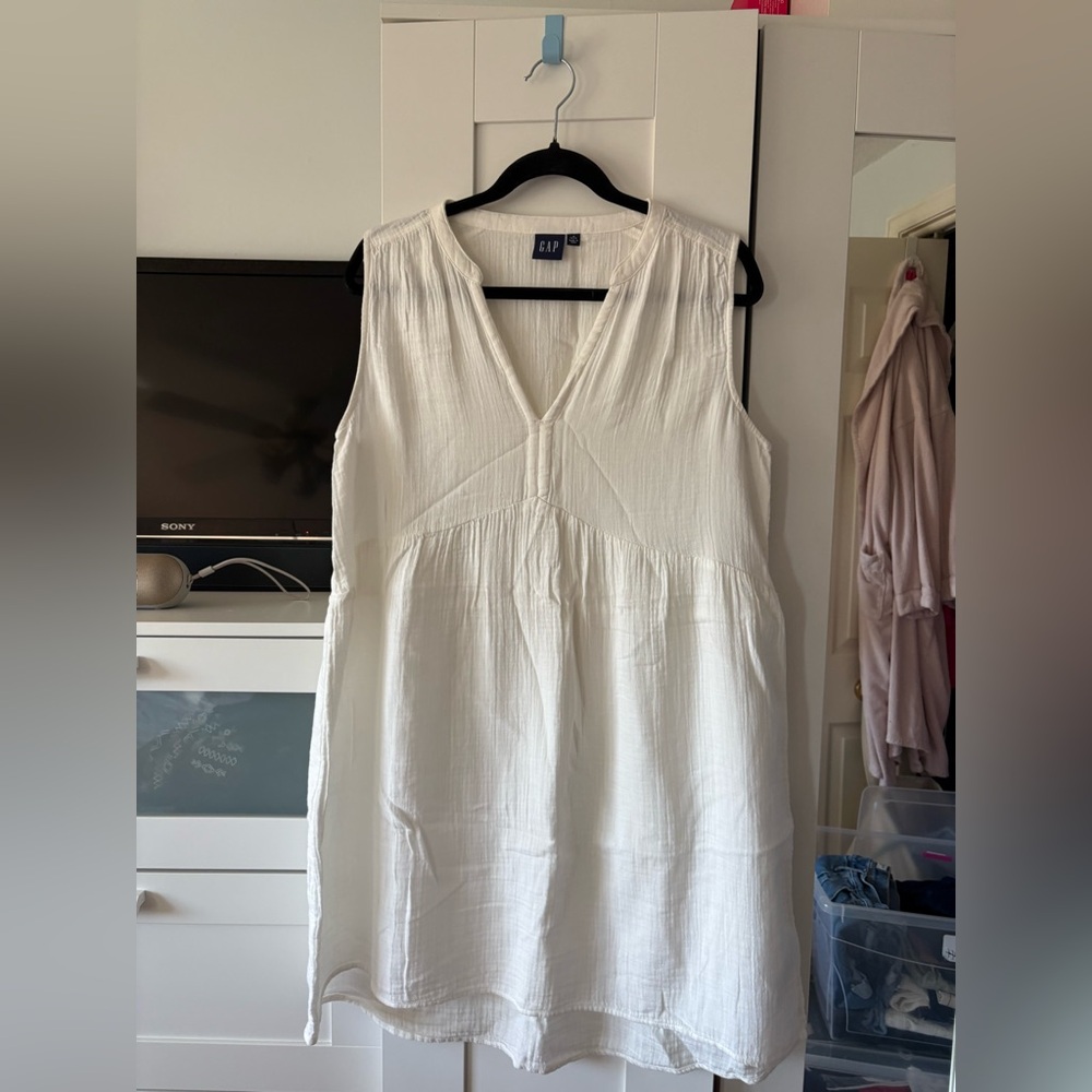 GAP White Sleeveless Dress